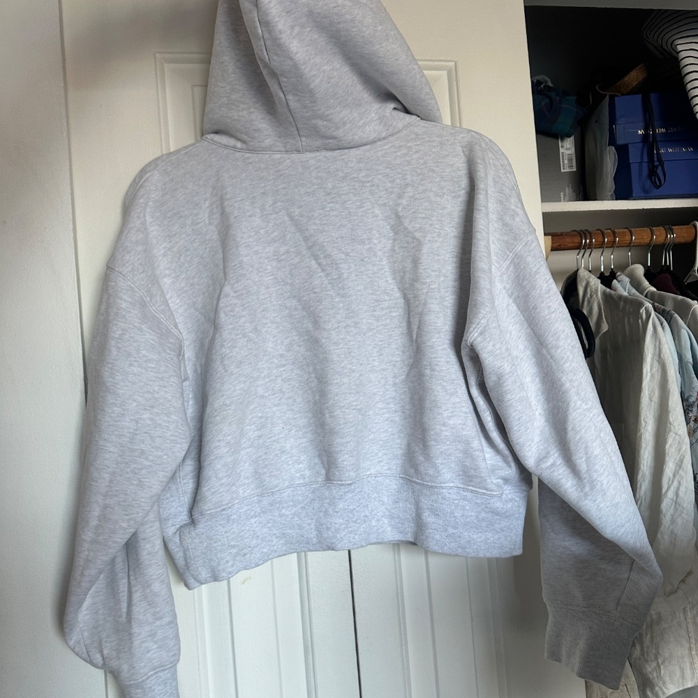 Cropped Aritzia zip hoodie - Picture 6 of 6